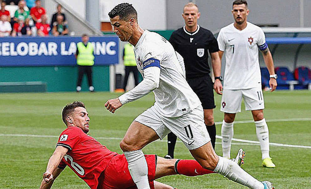 Bàn thắng bị từ chối ở V-League: Luật việt vị hay lỗ hổng truyền thông VAR? Bàn thắng bị từ chối ở V-League: Luật việt vị hay lỗ hổng truyền thông VAR?