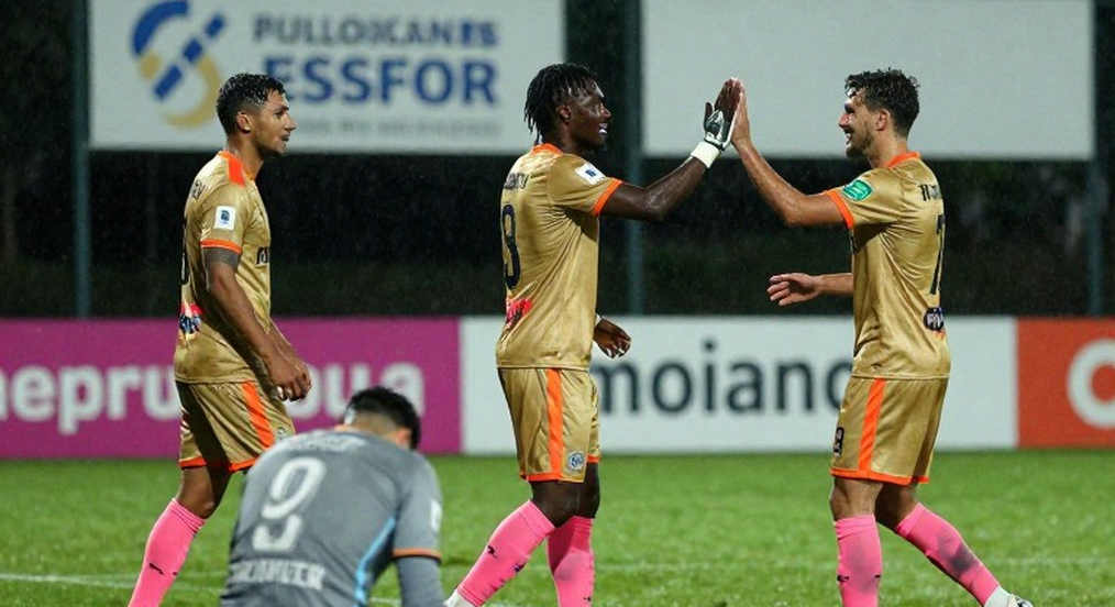 Sáu bàn thua và tiếng còi im lặng: Bên trong phòng thay đồ Singapore sau thảm bại 0-6 trước Malaysia