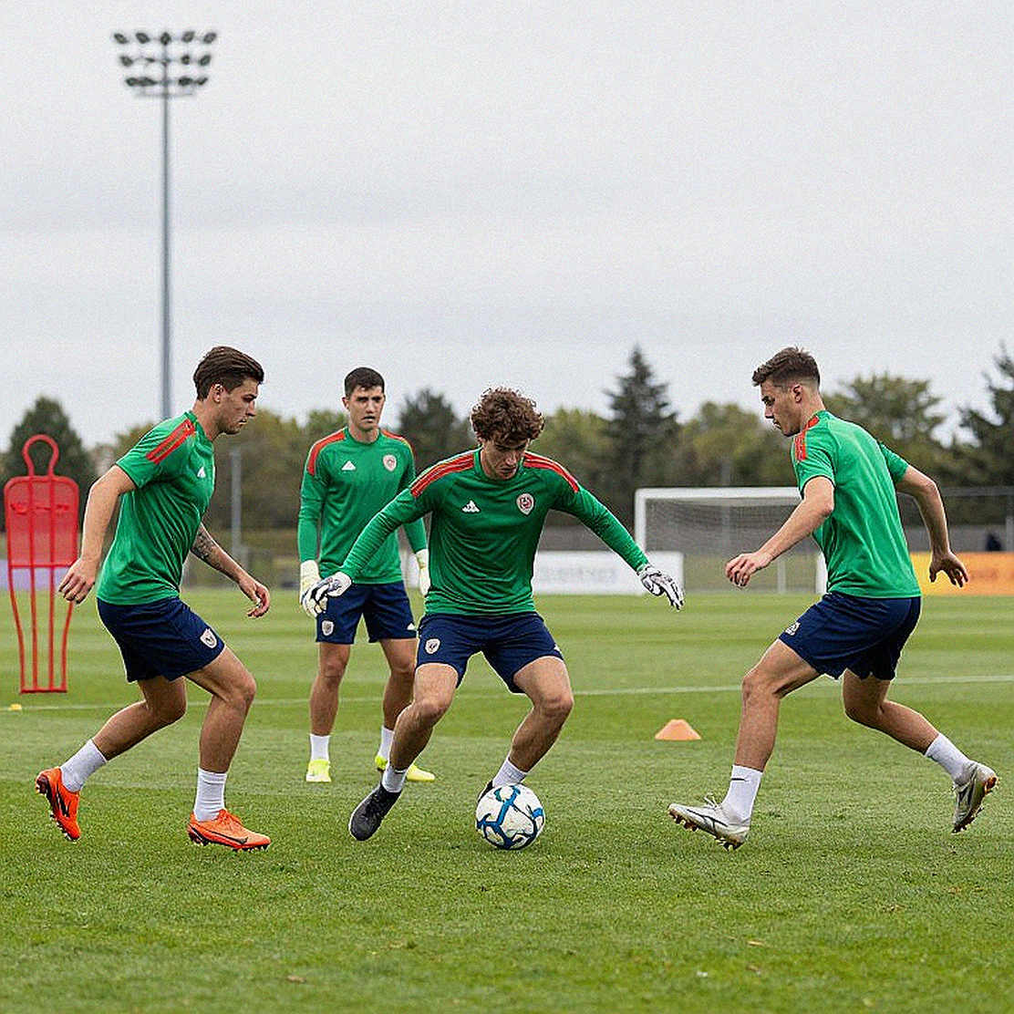 Mendy lên tiếng về vụ sa thải giám đốc thể thao, chỉ trích fan Al-Ahli chèo bão Artem Bondarenko