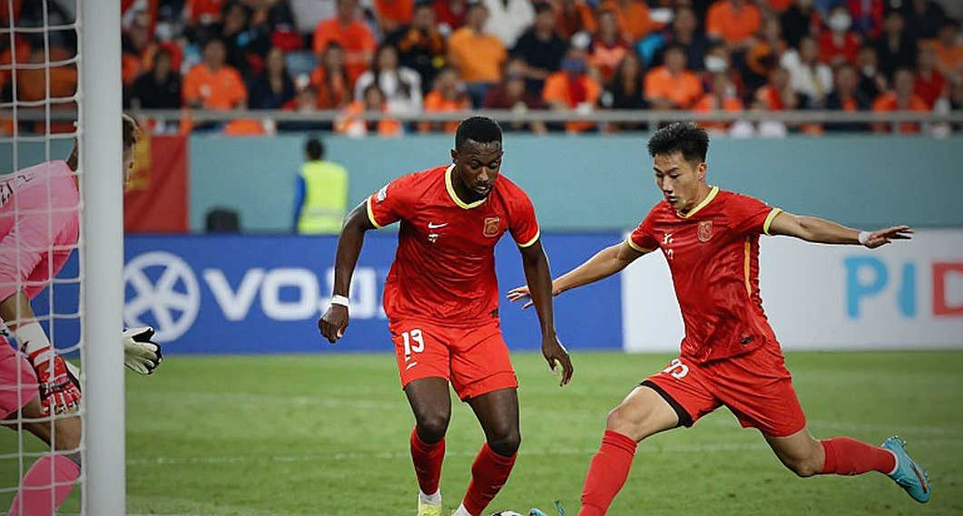 V.League mùa giải thường niên: Bóng đá Việt Nam đang đếm bước chân thay vì đếm ý tưởng